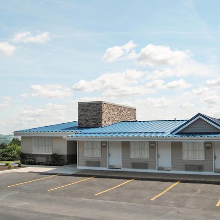 Americas Best Value Inn & Suites St Clairsville Wheeling St. Clairsville Esterno foto