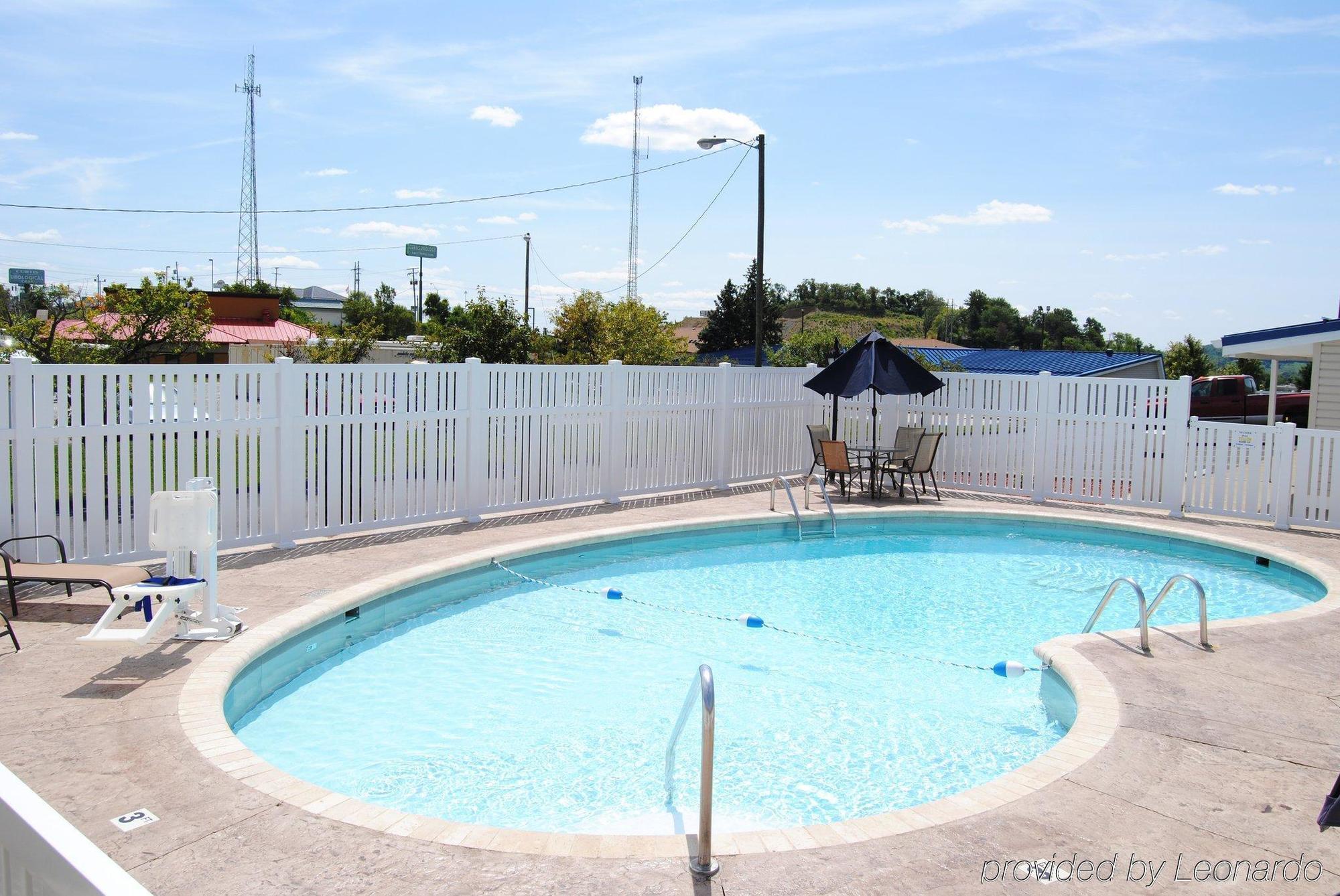 Americas Best Value Inn & Suites St Clairsville Wheeling St. Clairsville Esterno foto