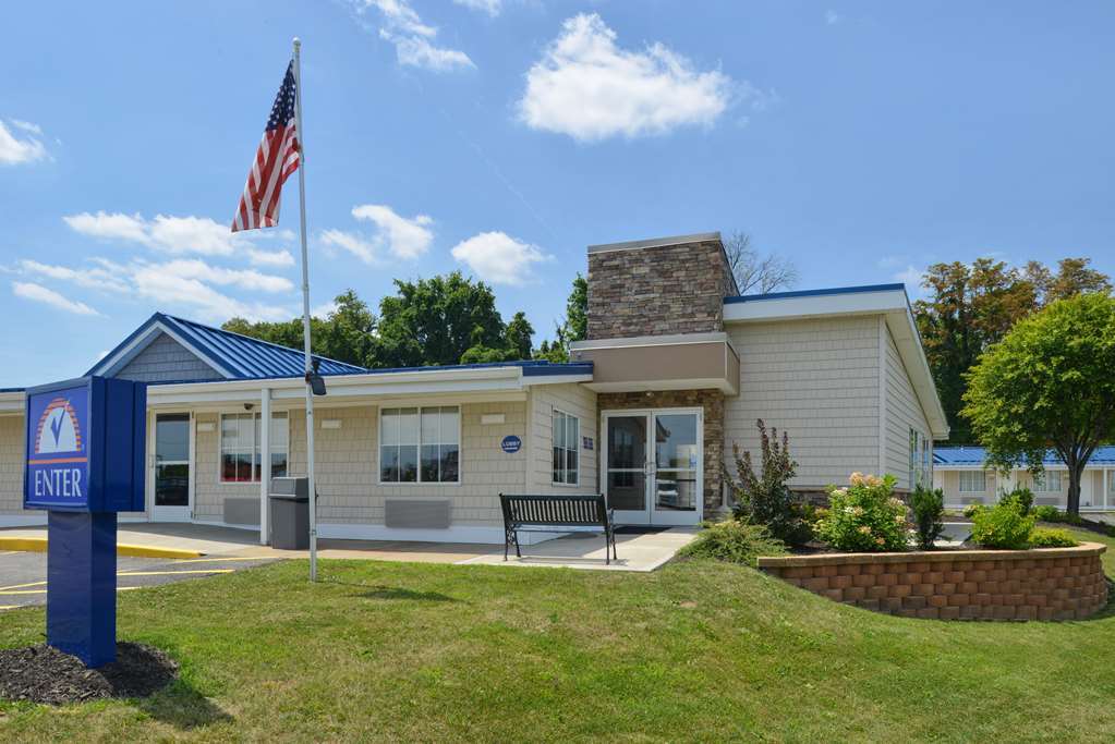 Americas Best Value Inn & Suites St Clairsville Wheeling St. Clairsville Esterno foto