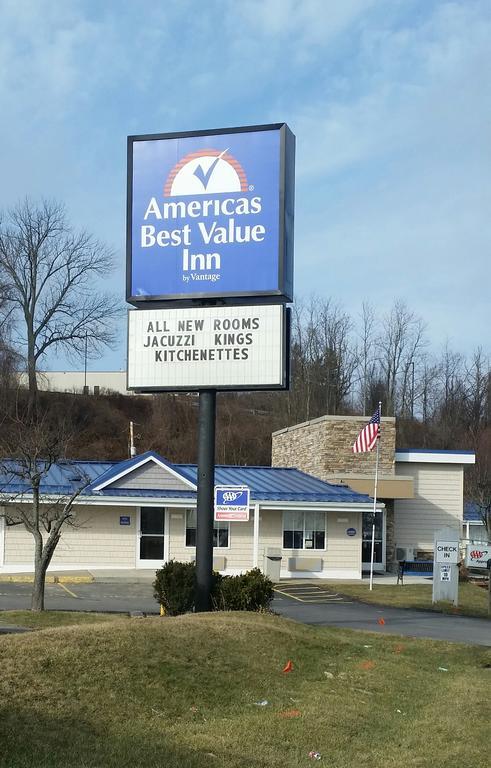 Americas Best Value Inn & Suites St Clairsville Wheeling St. Clairsville Esterno foto