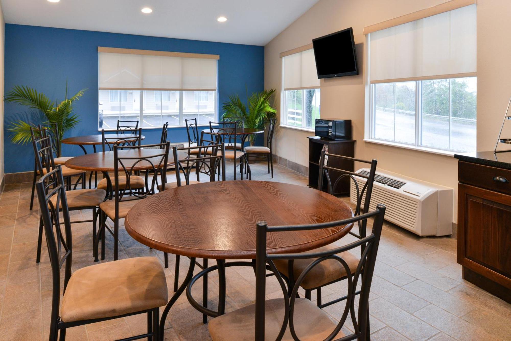 Americas Best Value Inn & Suites St Clairsville Wheeling St. Clairsville Esterno foto