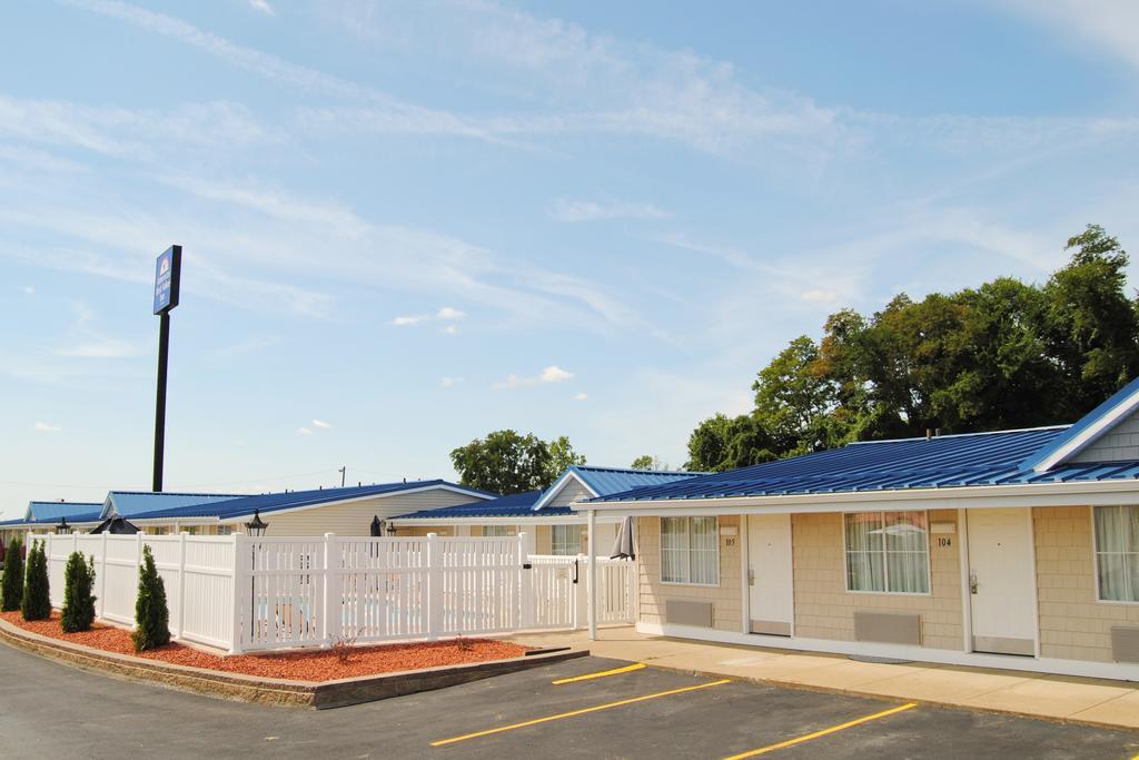 Americas Best Value Inn & Suites St Clairsville Wheeling St. Clairsville Esterno foto