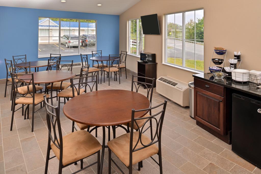 Americas Best Value Inn & Suites St Clairsville Wheeling St. Clairsville Esterno foto