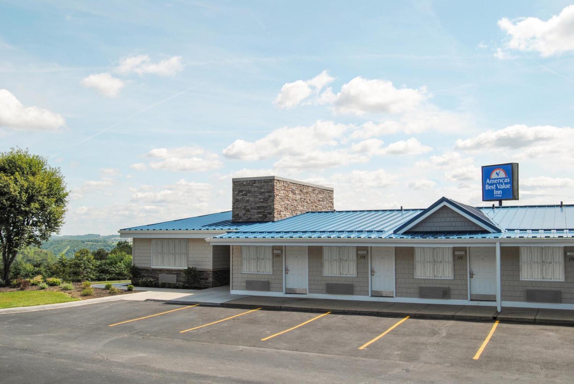 Americas Best Value Inn & Suites St Clairsville Wheeling St. Clairsville Esterno foto